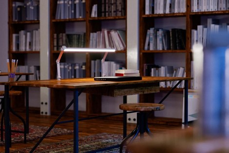 Proﬁl COSMO Lumines zamontowany z wykorzystaniem systemu przegubowego.